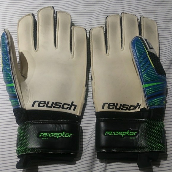 Soccer goalie gloves - Picture 2 of 2